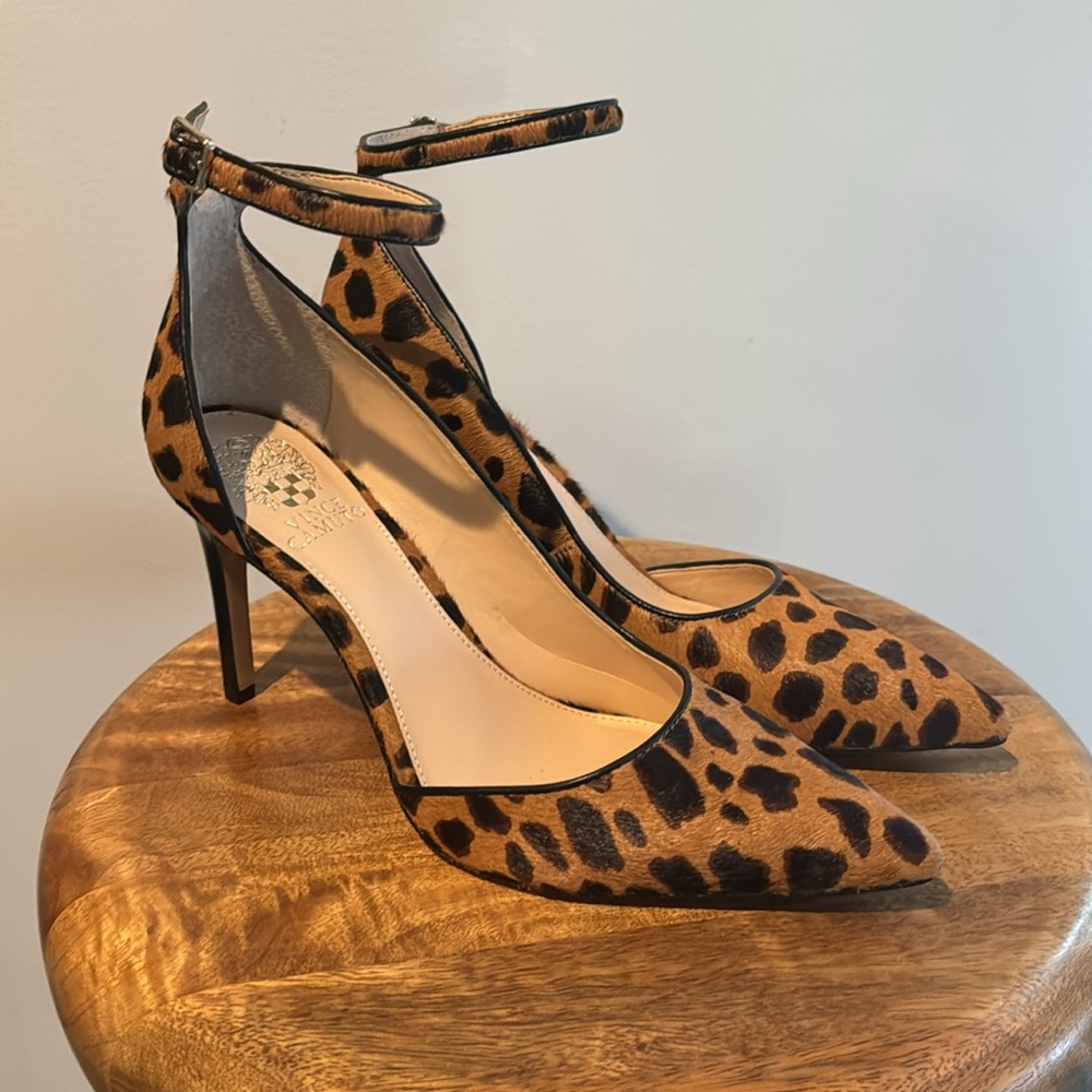 Vince Camuto NIB Marbella Lux Leopard Print Ankle Strap Stiletttos. Size 8.5.